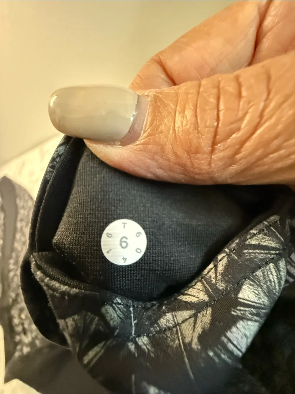 Lululemon women Black Geo Print High-Rise Leggings Size 6
